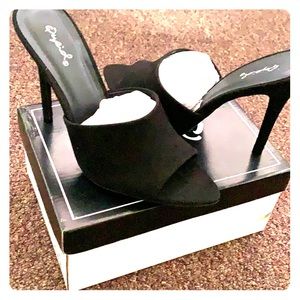 Black never wore size 8 sexy heels